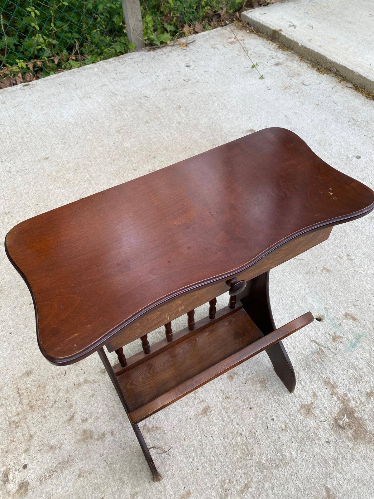 Solid wood pedestal bedside table with drawer