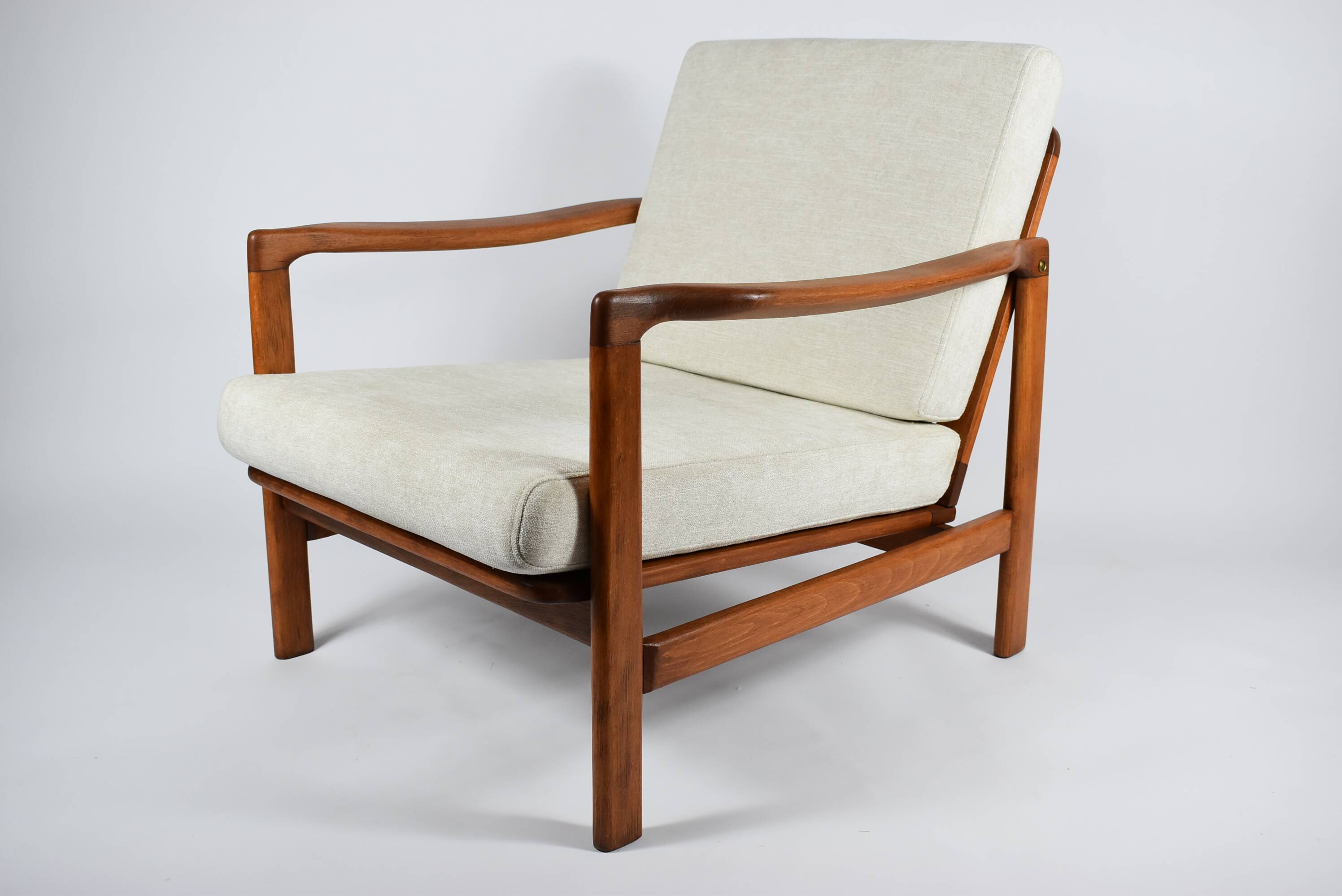 Fauteuil scandinave original Baczyk, années 1960, rénovation, beige, teck
