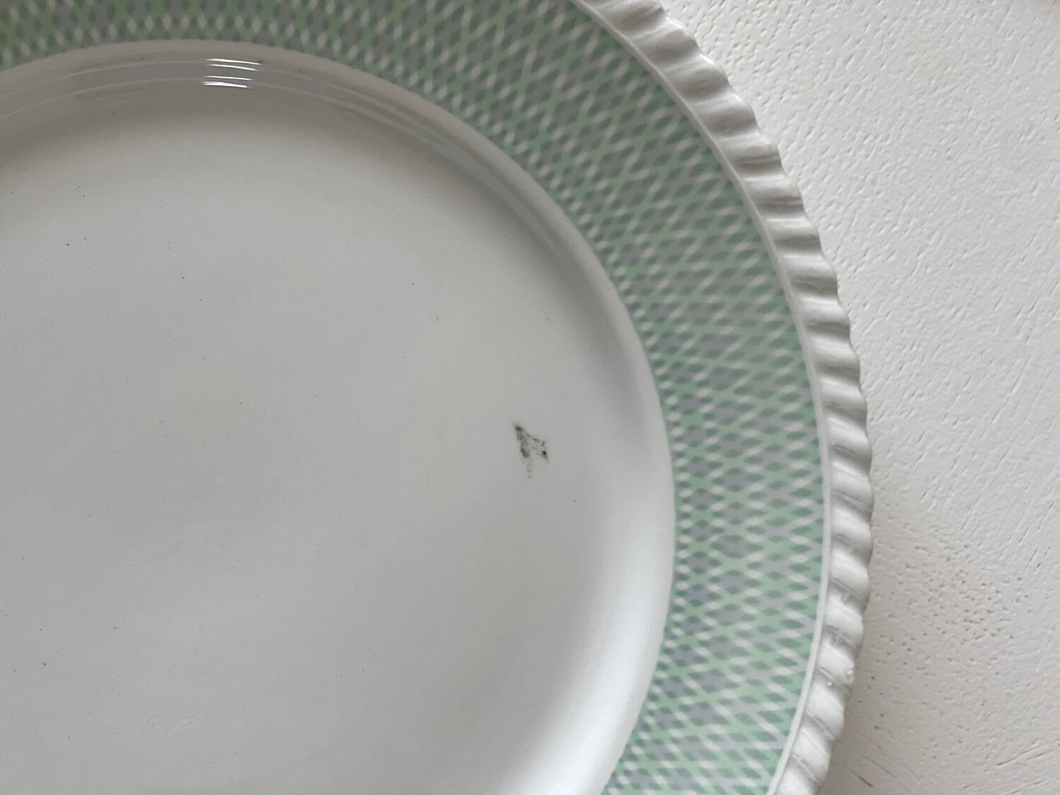 4 vintage flat plates