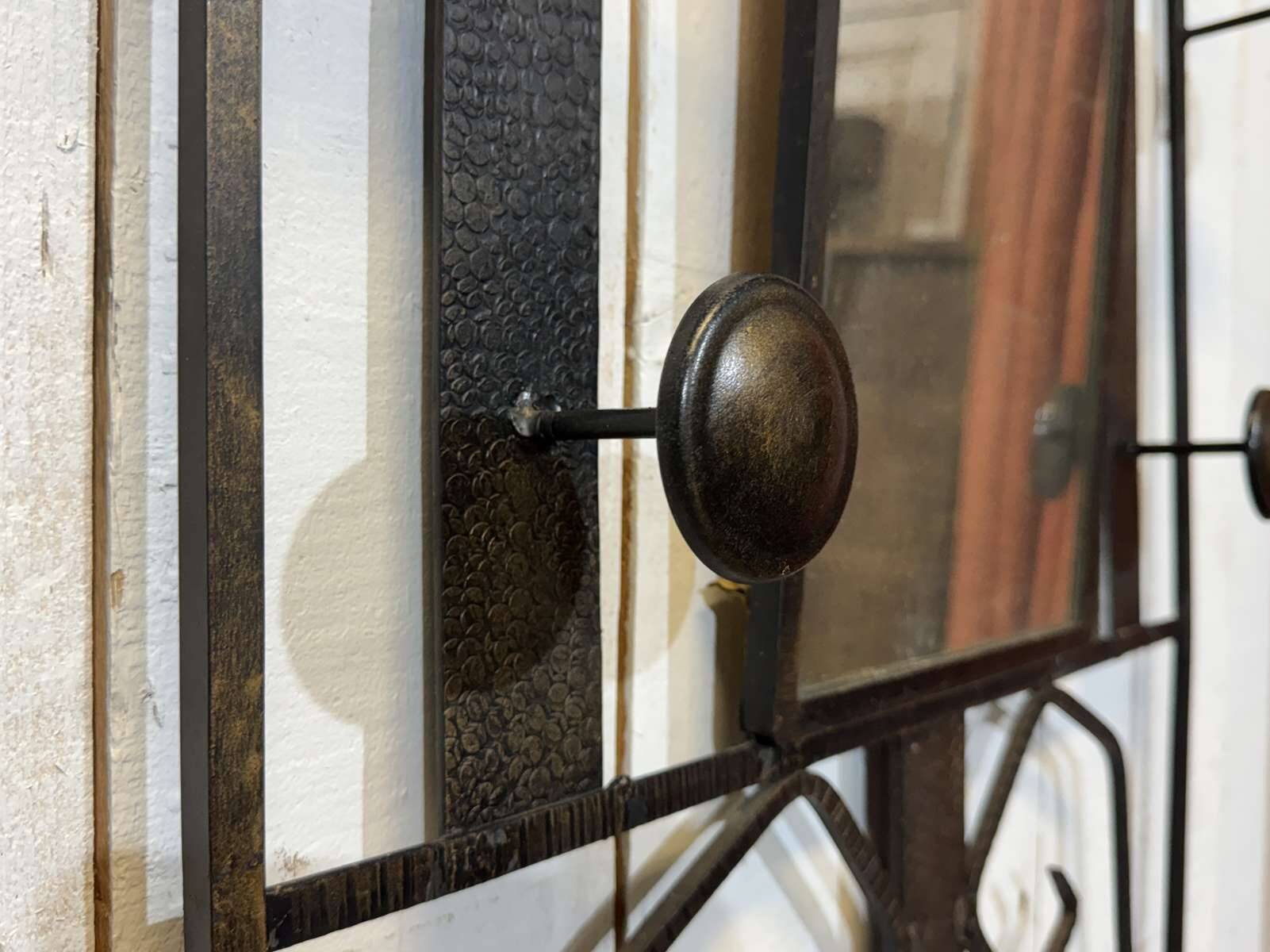 Porte manteaux de style art déco en fer des années 1960