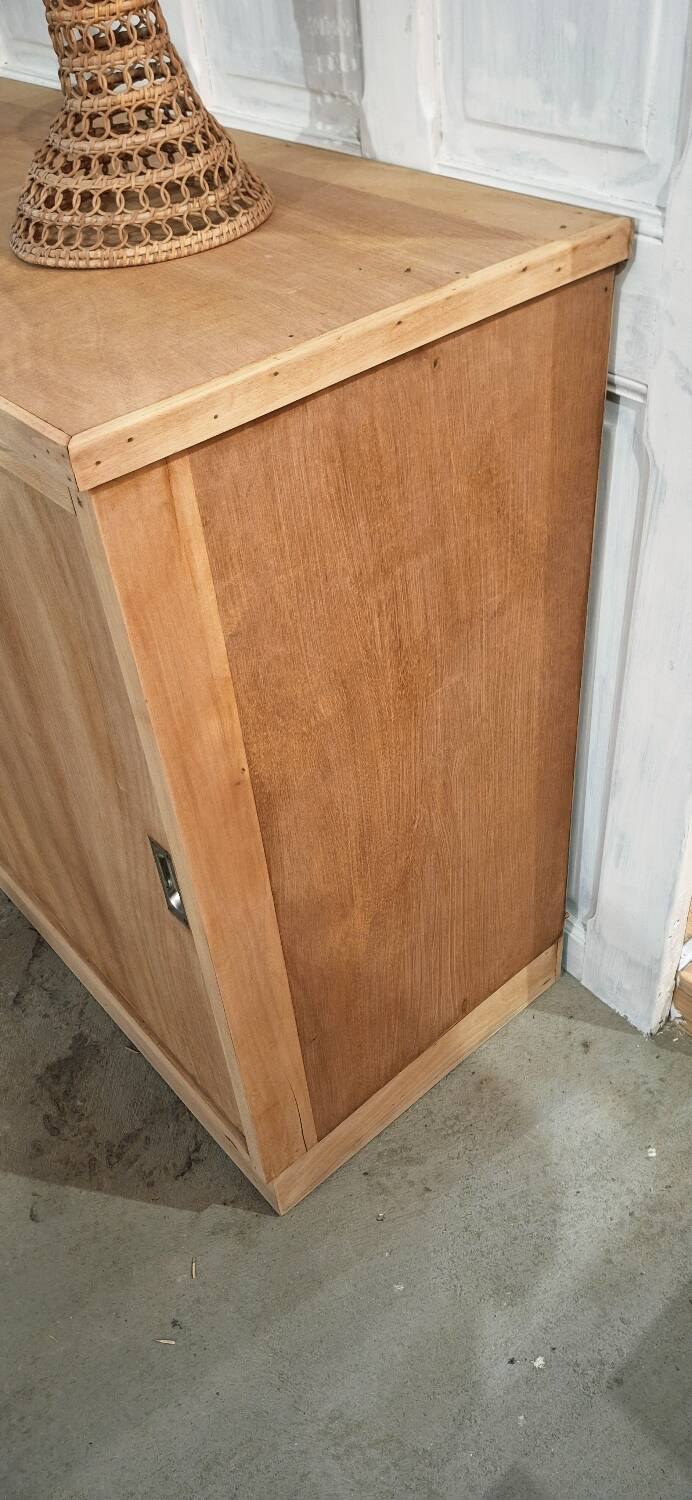 Meuble de métier à portes coulissantes