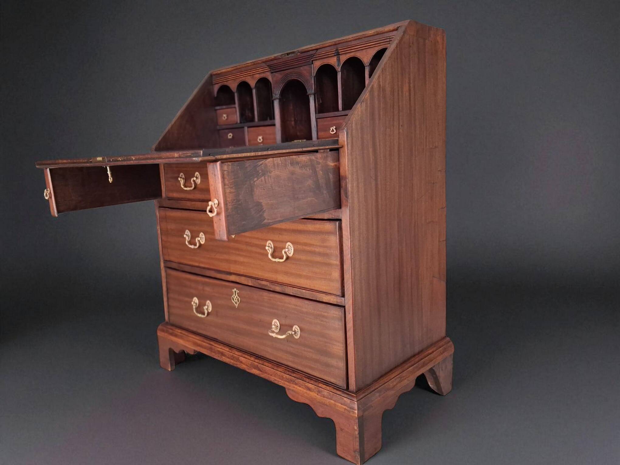 Bureau secrétaire antique français – Louis XVI, acajou massif, vers 1790