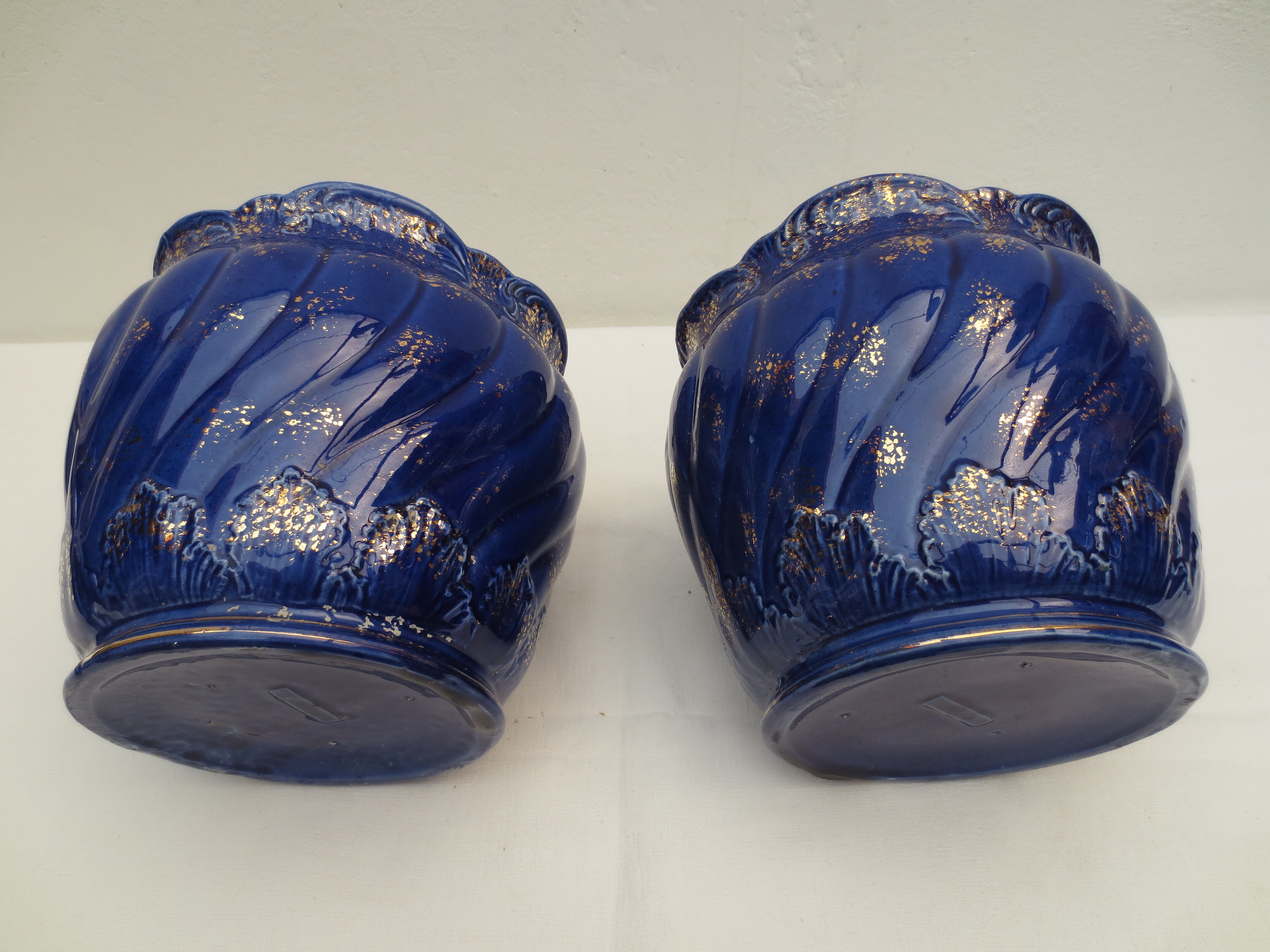 Pair of cache-old pots in midnight blue and gold ceramic