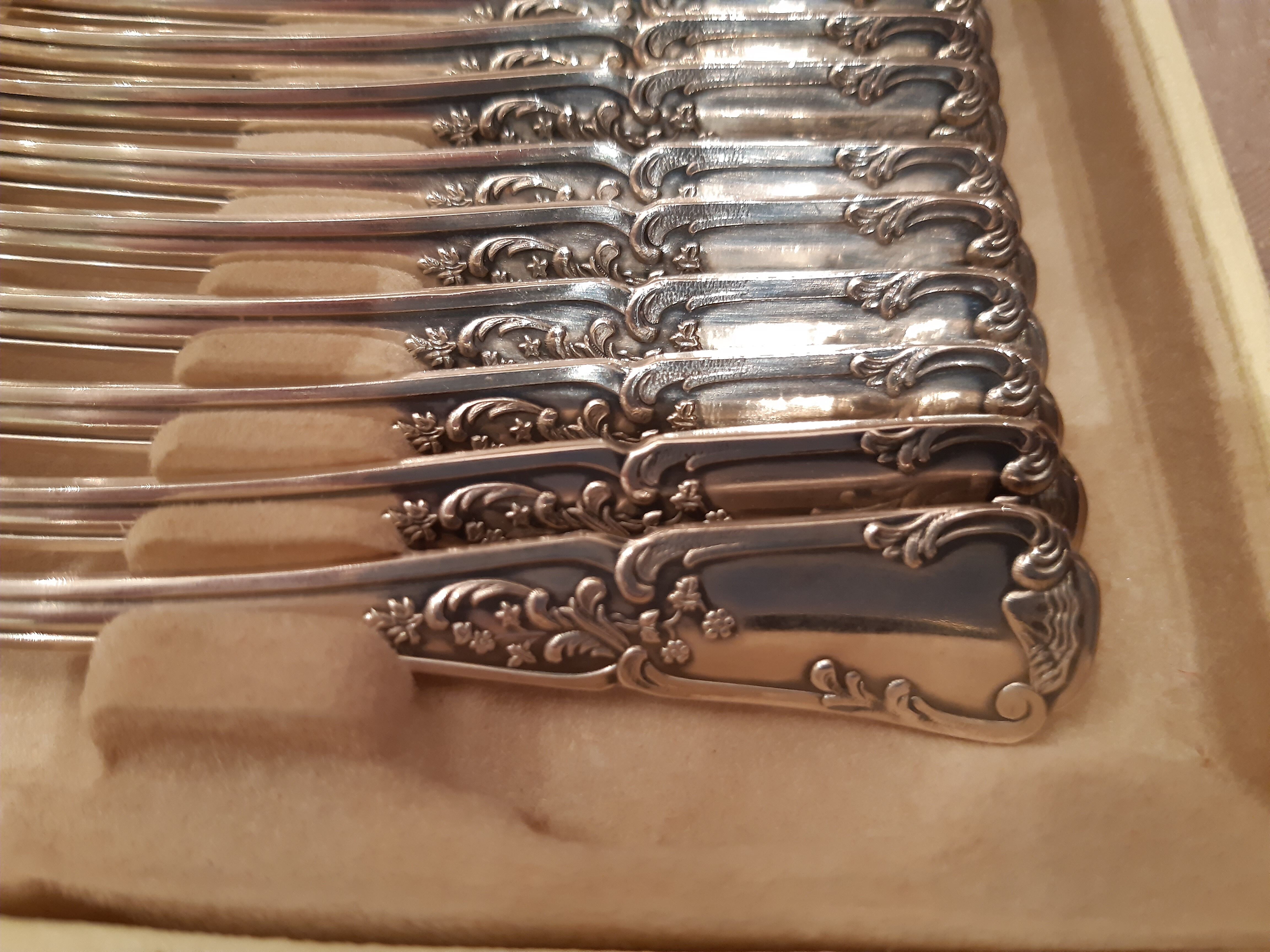 12 teaspoons, floral pattern with lily of the valley, silver metal