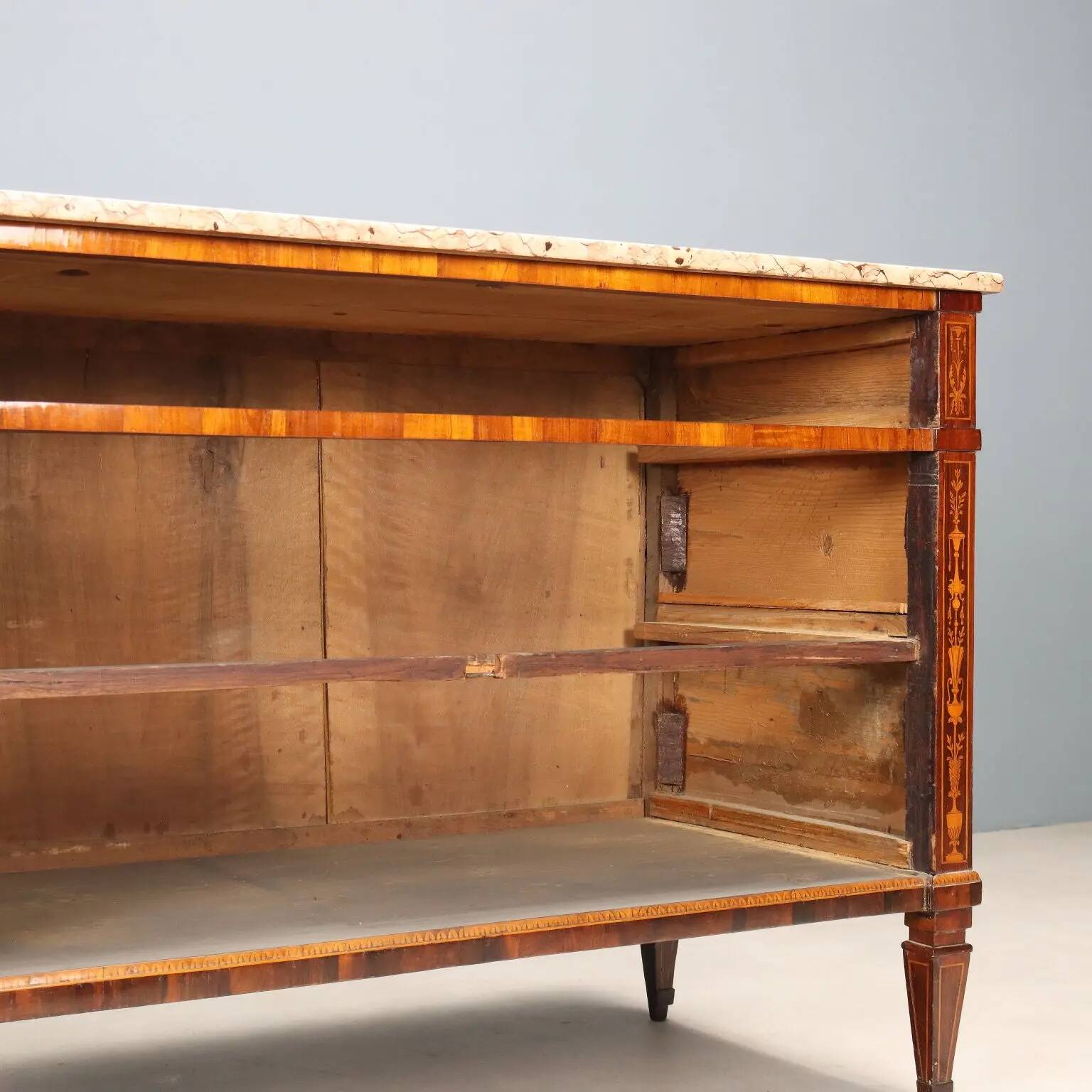 Antique neoclassical commode with 3 drawers, Italy, 18th century.