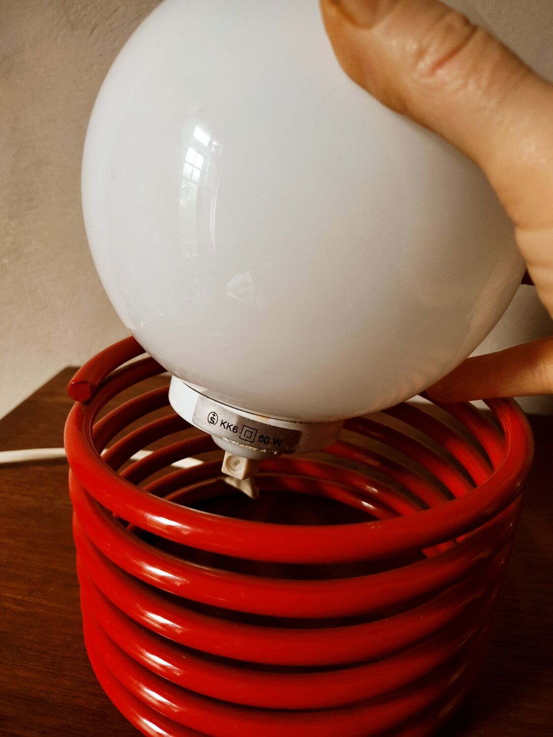 Opaline lamp on spiral