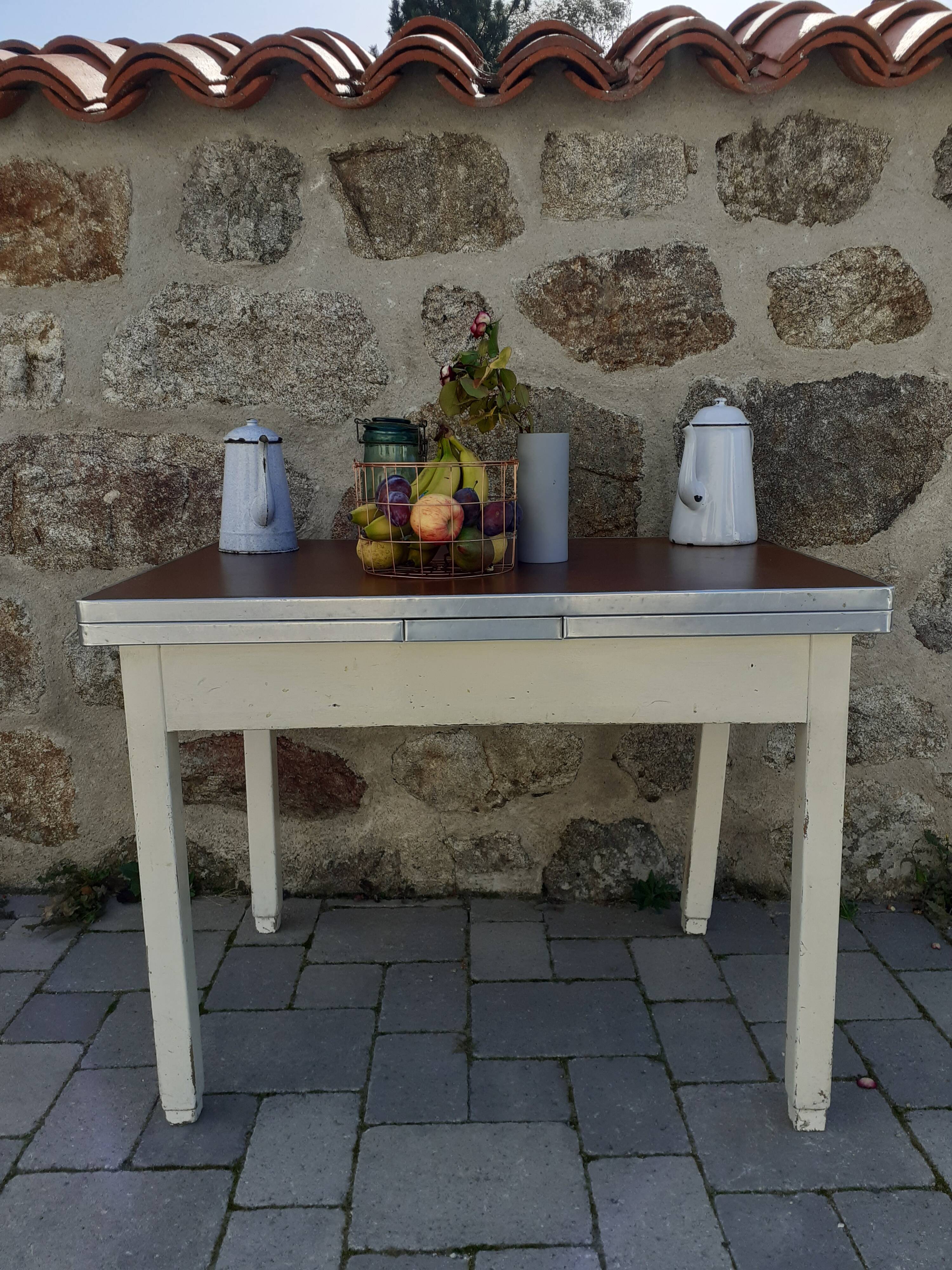 Kitchen table with vintage extensions
