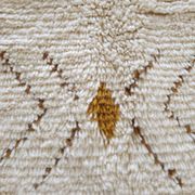 Large Moroccan rug made of natural wool, dimensions 250x150 cm, handmade.