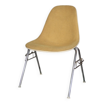 Chaise par Charles et Rey Eames pour Herman Miller modèle DSS
