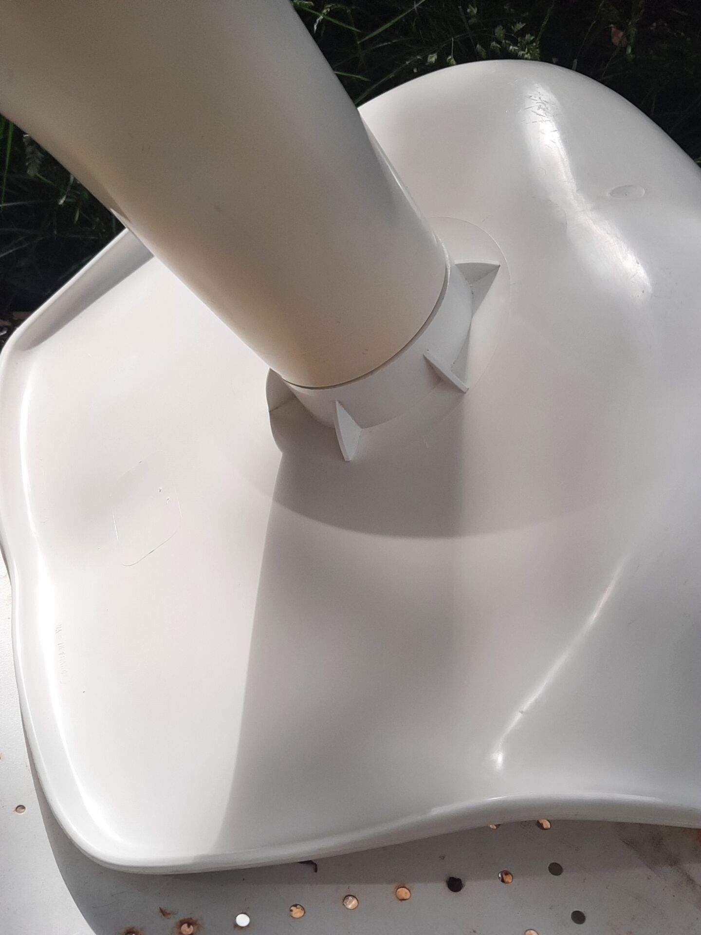 Set of a table and 3 tulip leg chairs, 1970s Space Age inspired.