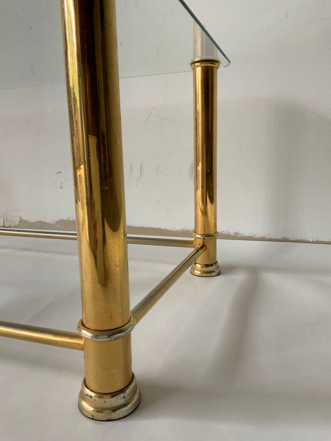 Table basse verre et métal doré