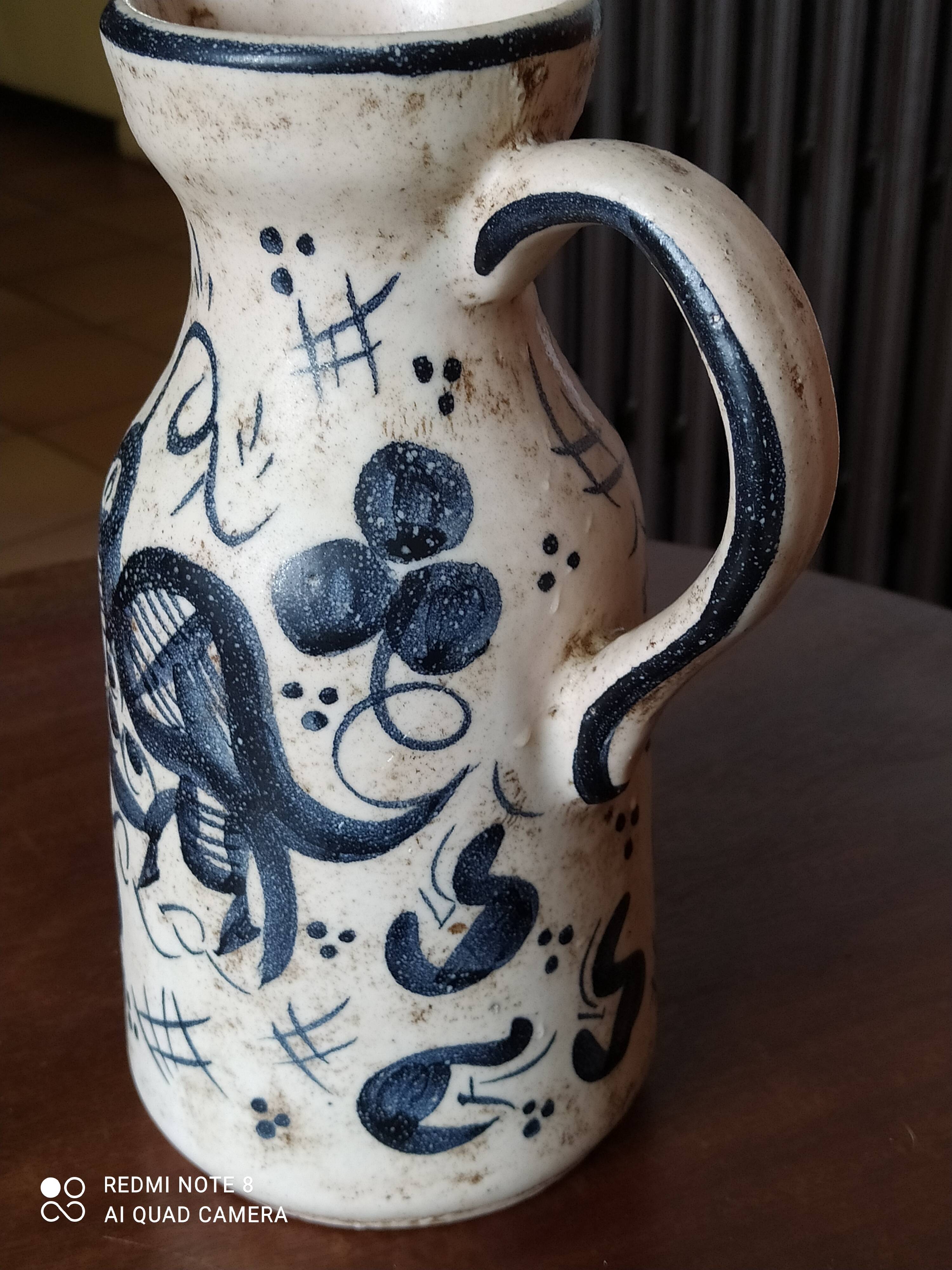 Pichet en céramique signé Artesa motif oiseau