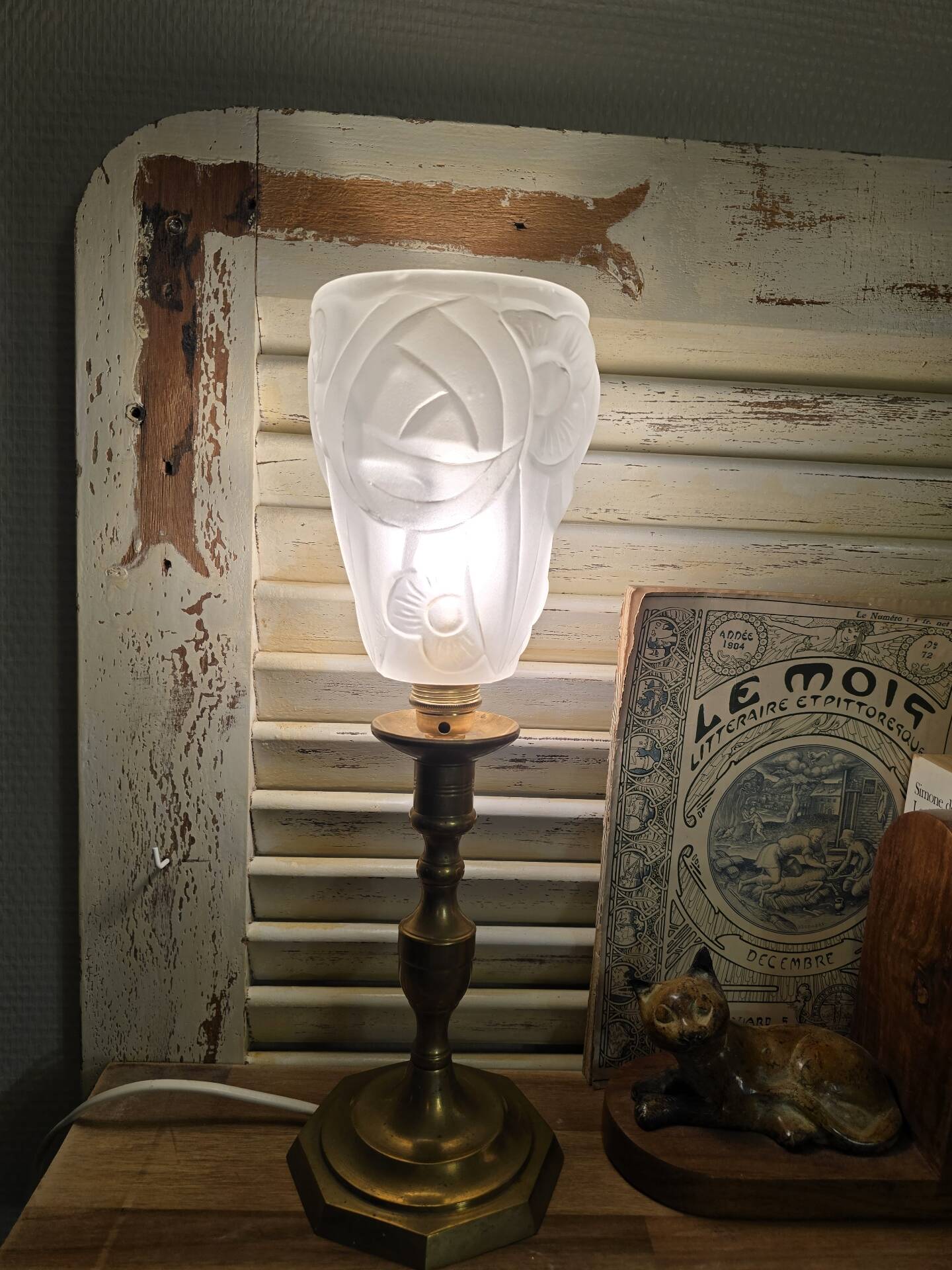 Lampe à poser pied bougeoir en laiton et tulipe Degué signée