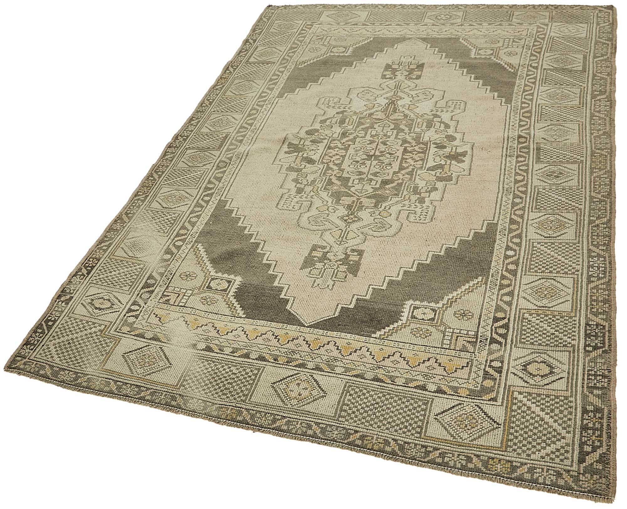 Turkish Vintage Anatolian Rug 147 cm x 223 cm