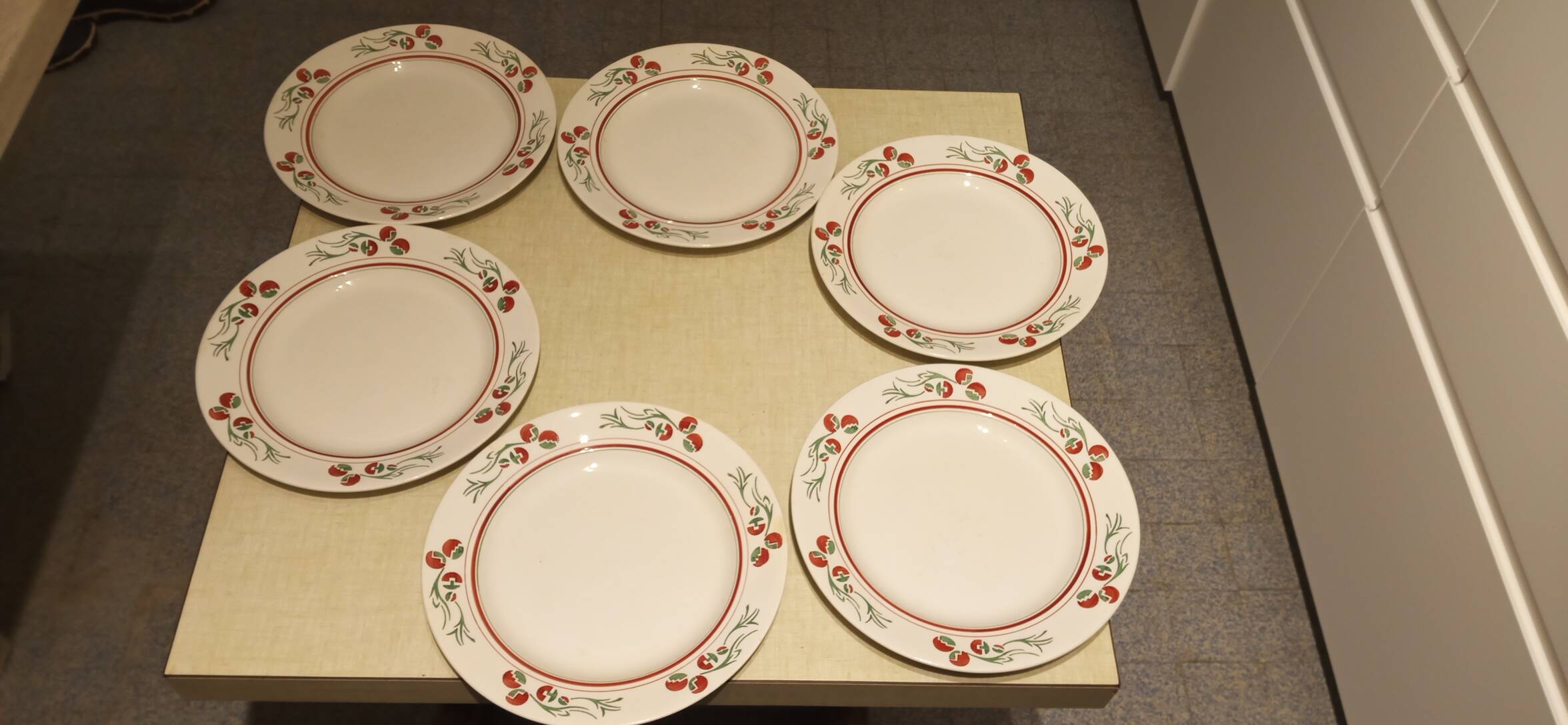 6 small Villeroy & Boch art-deco plates