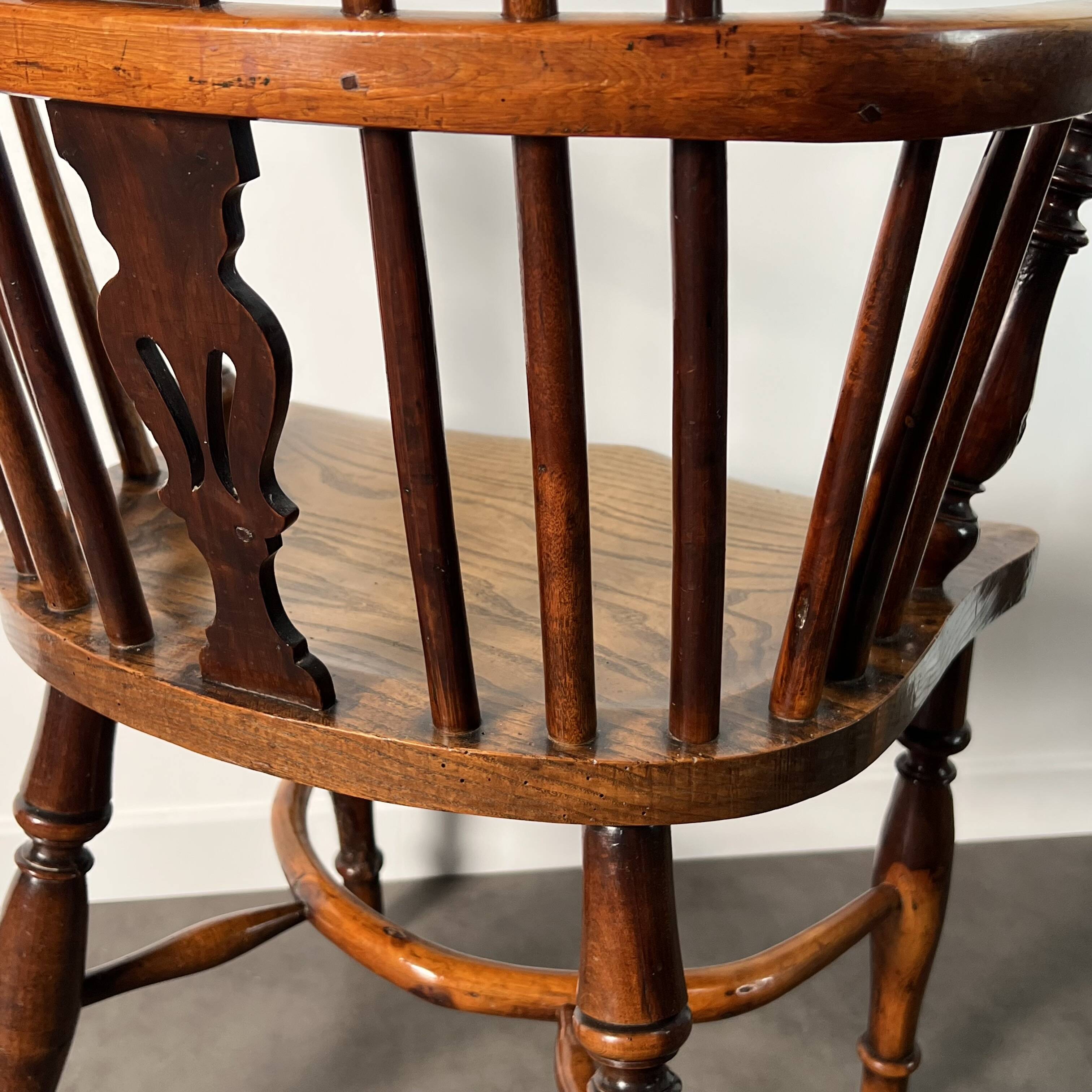 Ensemble de 3 chaises, fauteuils Windsor Low Back en orme, Angleterre, XIXe