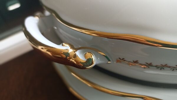 Set de plats de service SFP Limoges blanc et doré