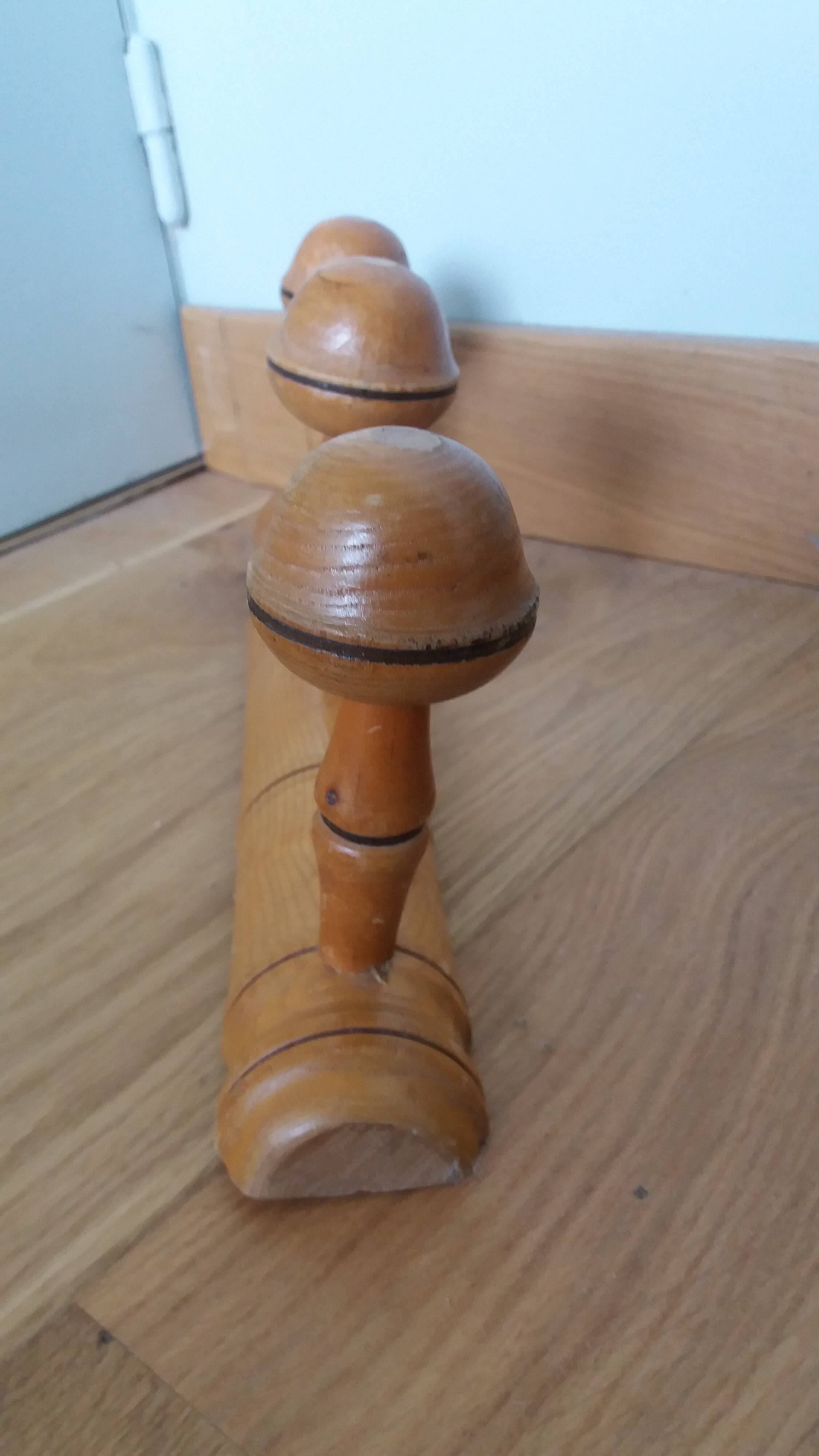 Porte manteau mural en bois façon bambou à 3 patères forme champignon