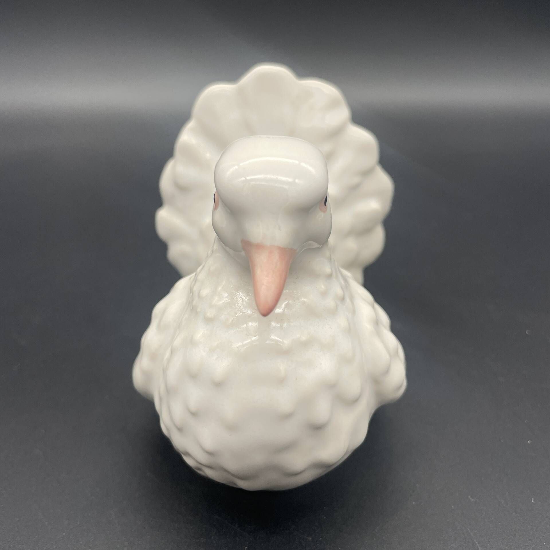 Goebel porcelain dove – Vintage German figurine from the 1970s.