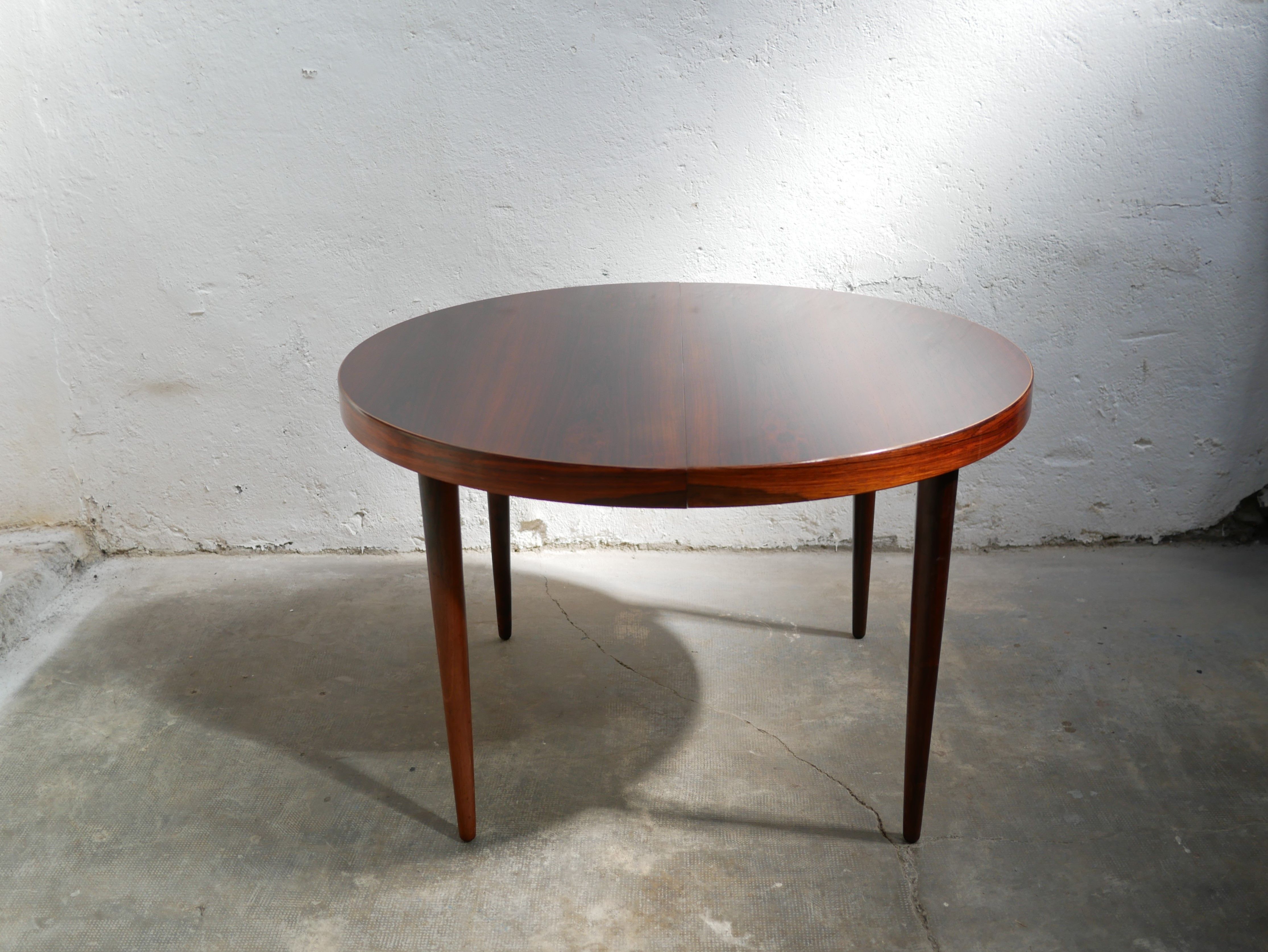 Vintage rosewood extendable Scandinavian round table by Kai Kristiansen for Skovmand and Anders