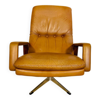 Fauteuil pivotant vintage suédois GøTE MØBLER en cuir beige, années 1970