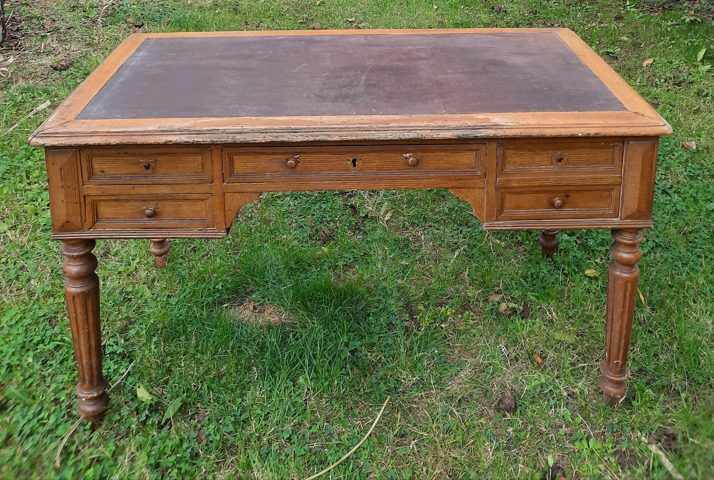 Burreau flat louis XV I style