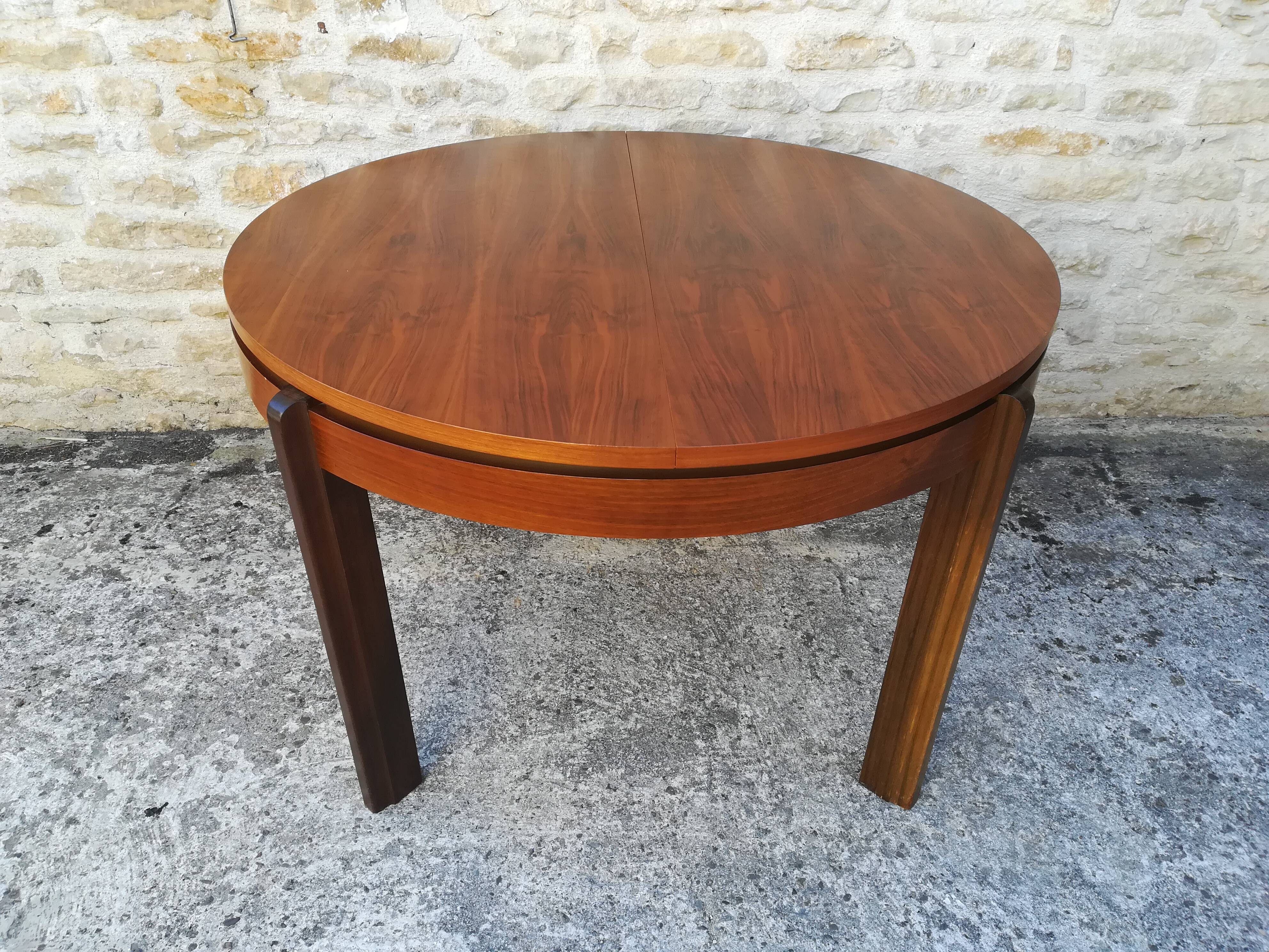 Round table with an extension