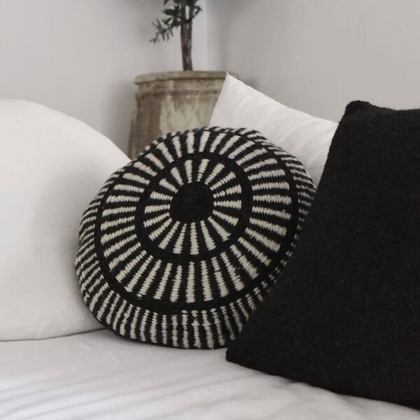 Coussin rond 100% pure laine motifs noir