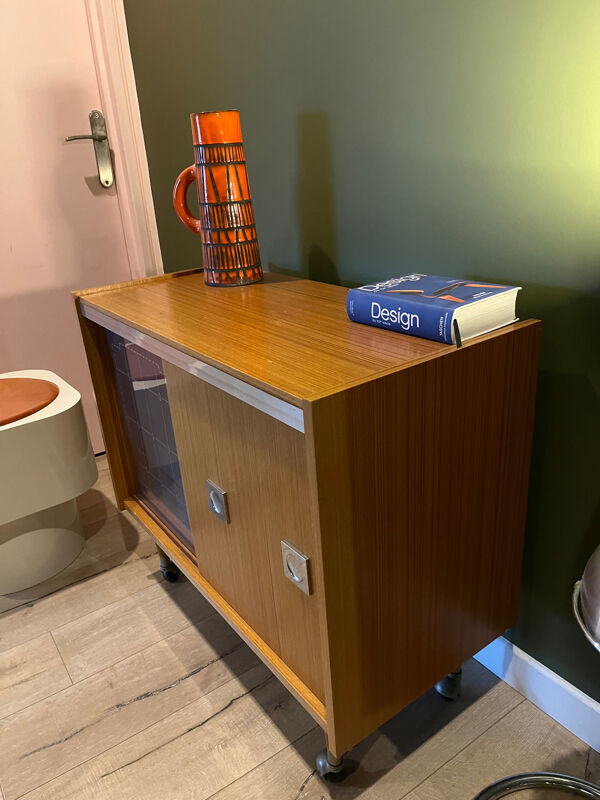 Meuble bar vintage années 60, style scandinave, sur roulettes.