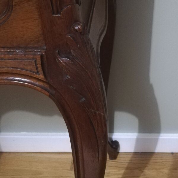 Table de chevet en chêne de style Louis XV