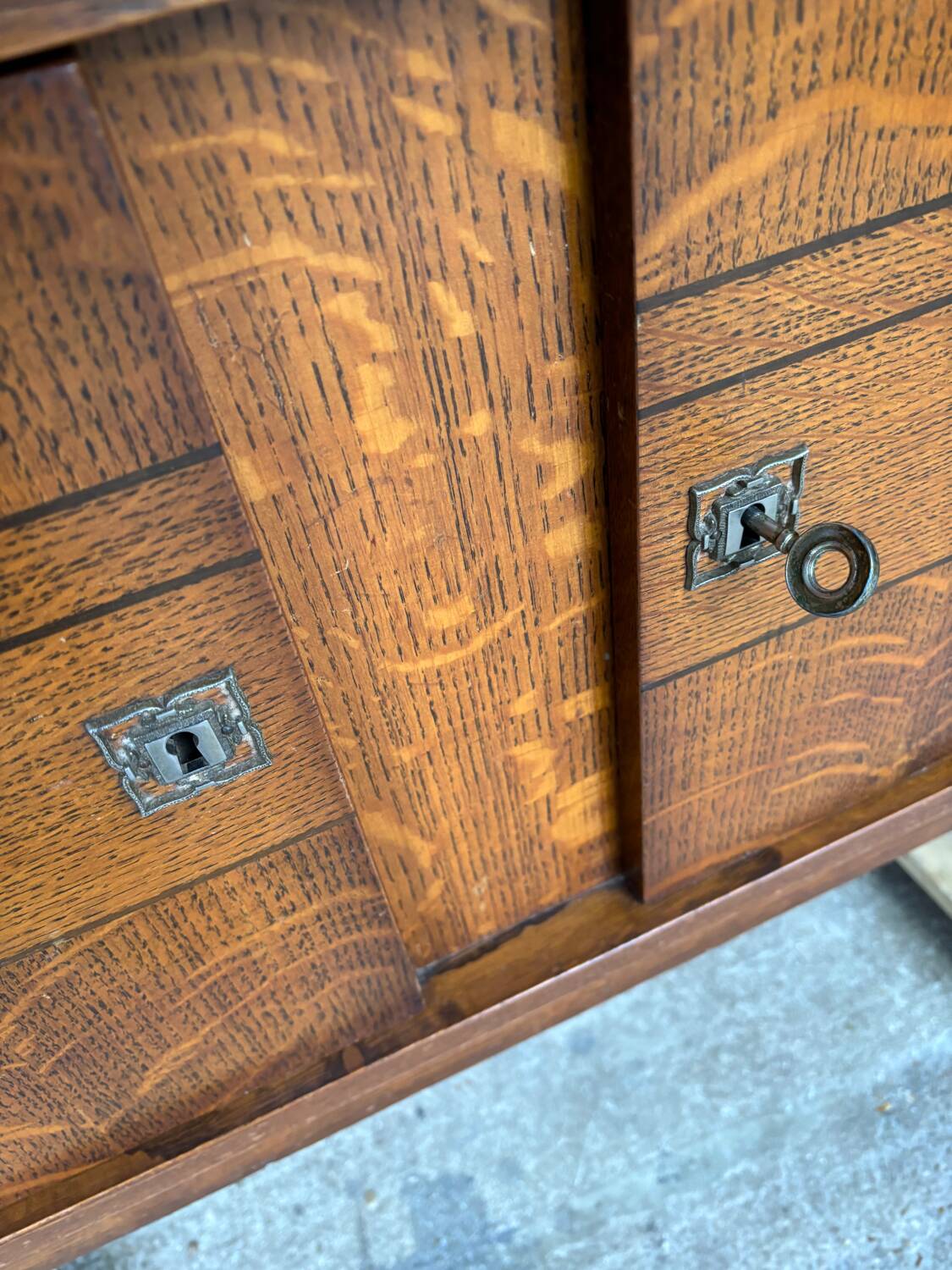 Vintage display cabinet compass legs 1950