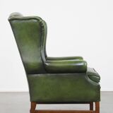 Fauteuil à oreilles Chesterfield anglais en cuir de vache vert avec une assise confortable