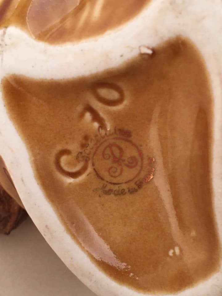 Nut-shaped liquor carafe from the 50s. Bubble with gilding. Cork stopper