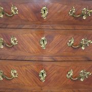 Somptueux semainier galbé en bois de placage de style Louis XV