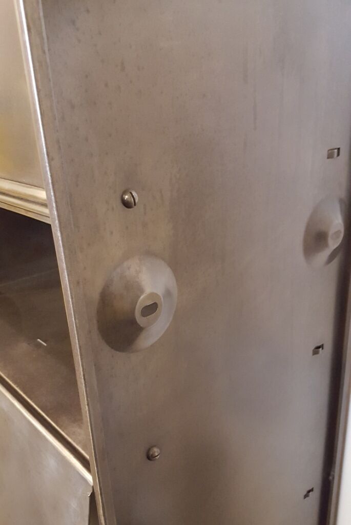 Column to 5 valves descaled Roneo inside and outside, waxed, patina