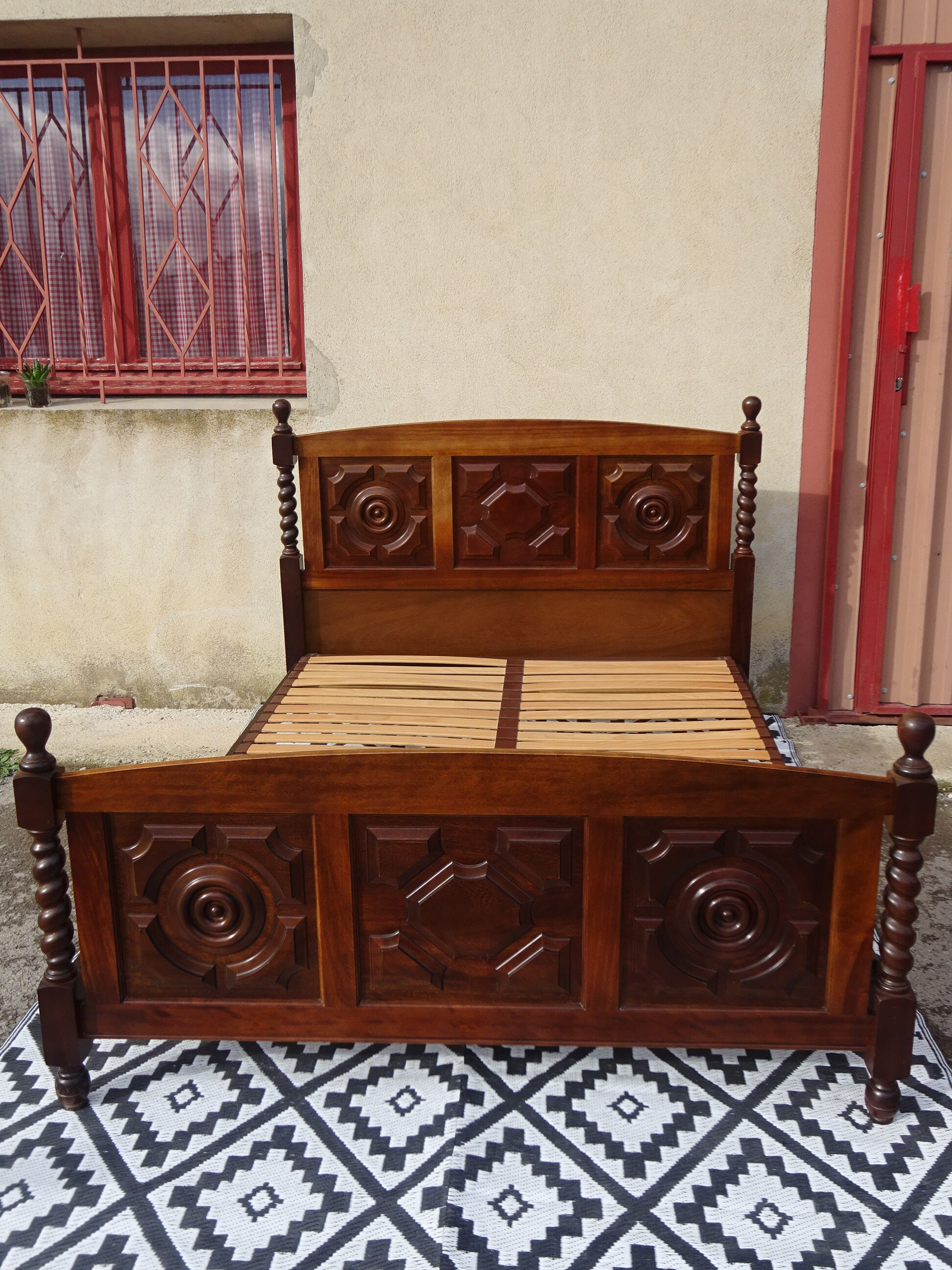 Wooden bed, geometric patterns, 140/190 cm