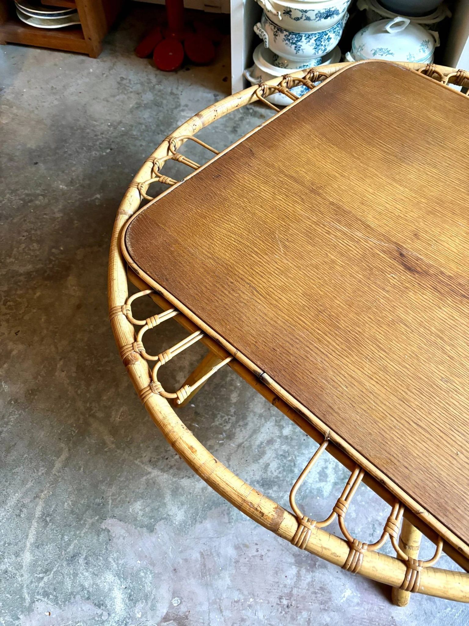 Wood and rattan coffee table, 1960s ⌀ 85 cm