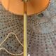 Lampe de table, de chevet en laiton dore, pieds colonne, abat jour beige avec passementerie, vintage