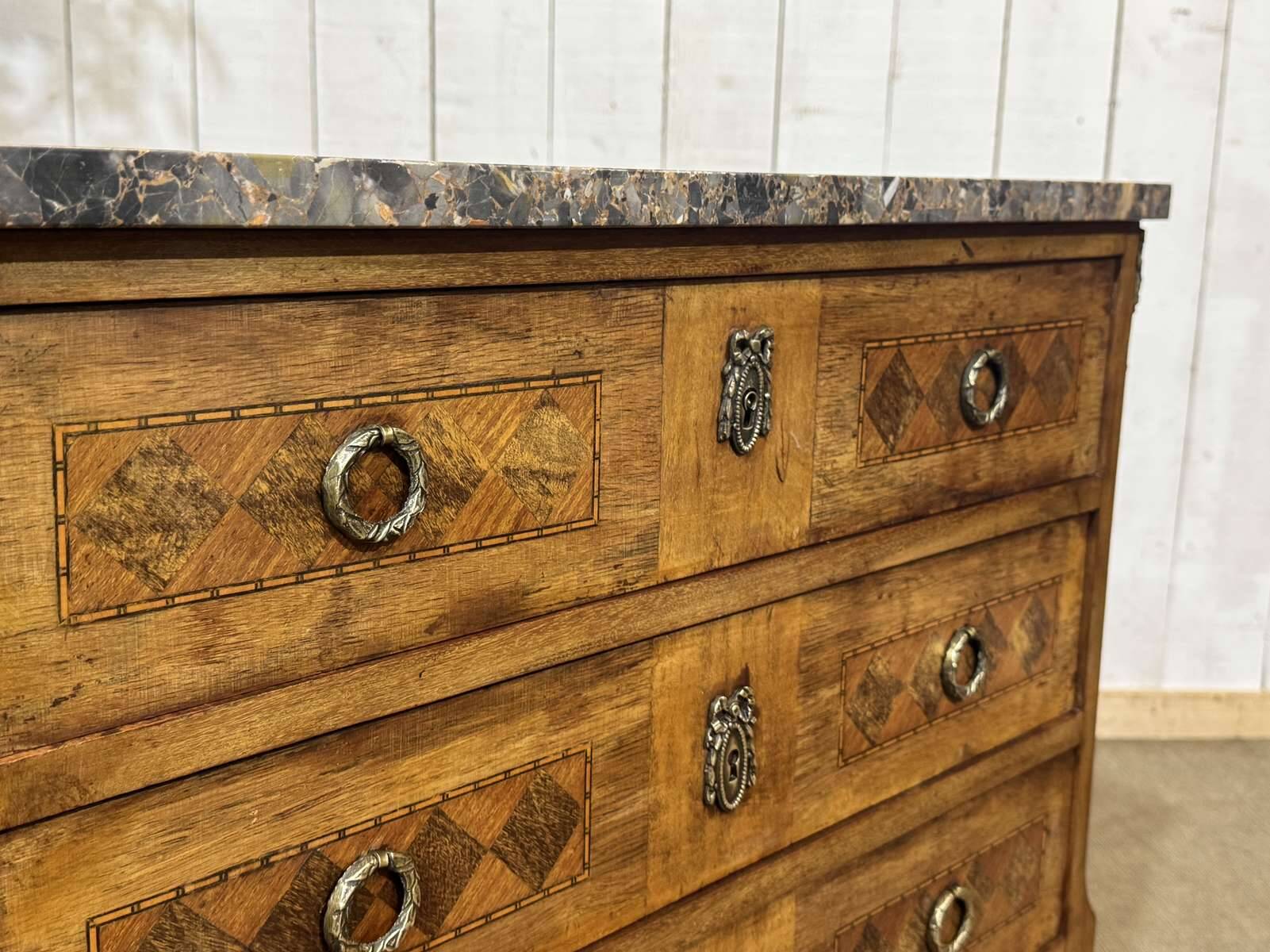 Transitional jump commode in walnut with marble top - 1950s