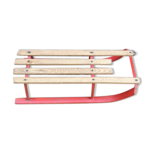 Luge rouge en métal