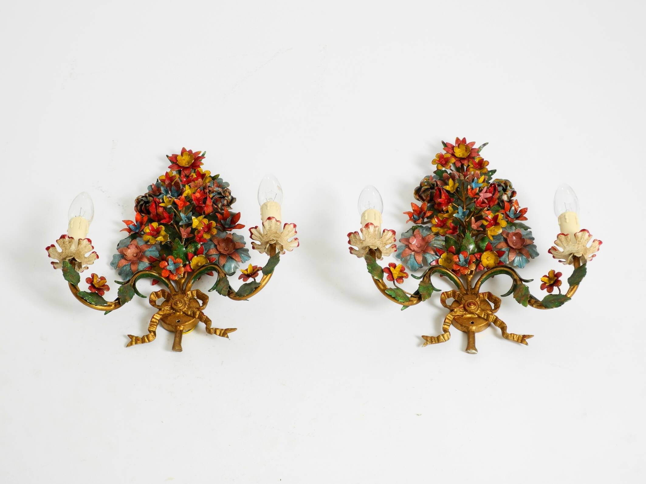 A pair of beautiful 1960s hand-painted and gilded metal wall lamps by Hans