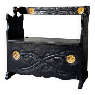 Banc-coffre vintage sculpté noir– Art populaire, début XXe