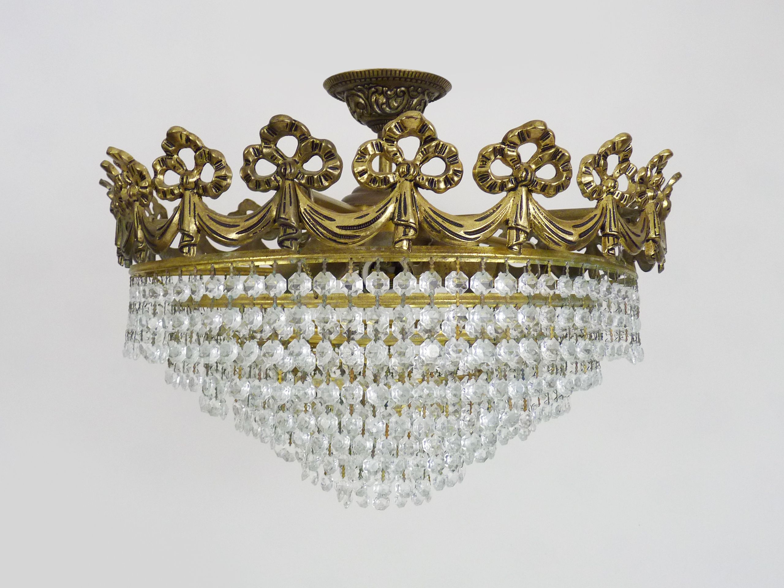 Old chandelier, bronze crown ceiling lamp, 8 floors, 4 lights, glass grapevines, year 70/80