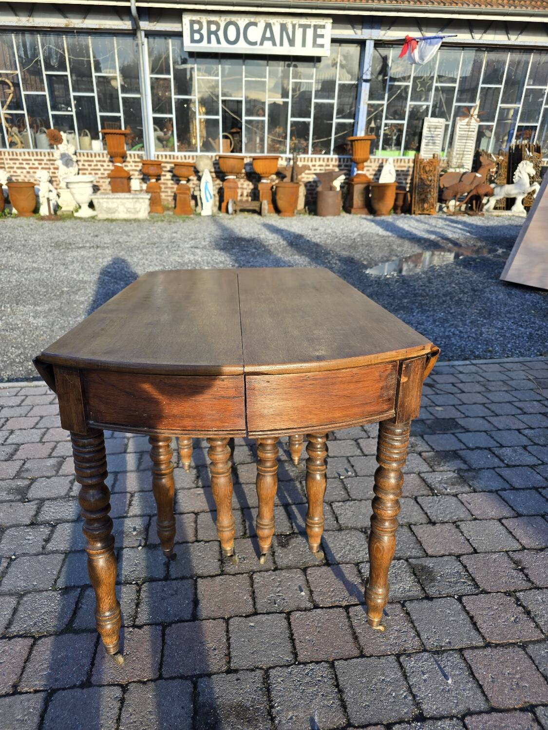 12-foot round oak table with 7 extensions / 20 people