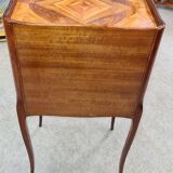 Chevet sauteuse en marqueterie et cuir, XIXe siècle