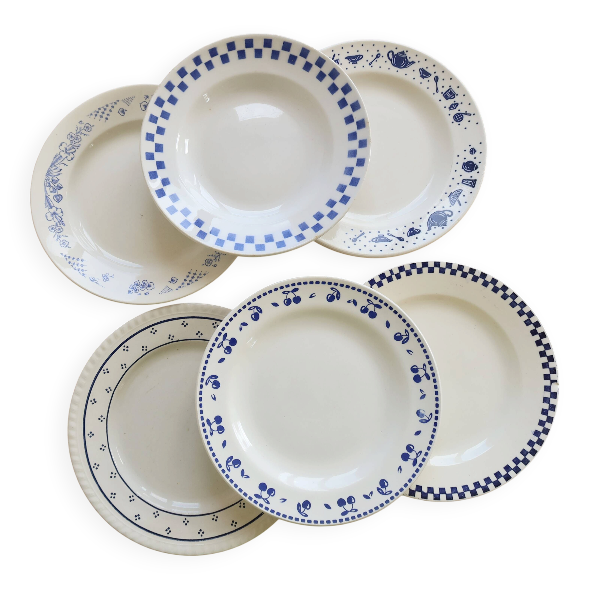 6 mismatched vintage blue and white earthenware dinner plates – Lot Marl