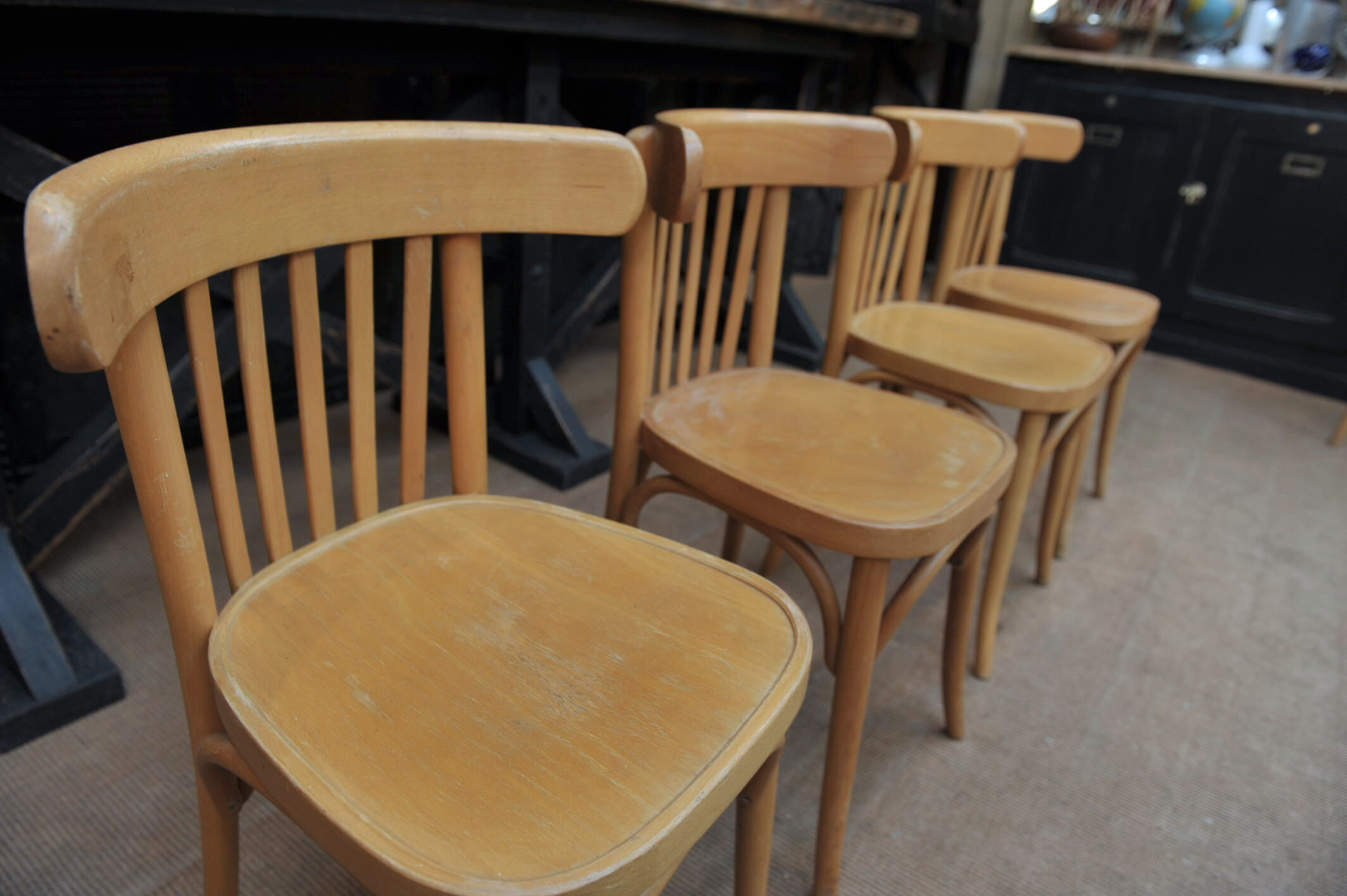 Lot de 6 anciennes chaises bistrot en hêtre courbé des années 1950