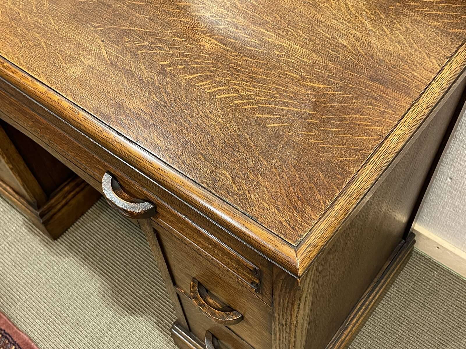 English mahogany dressing table from the early 20th century