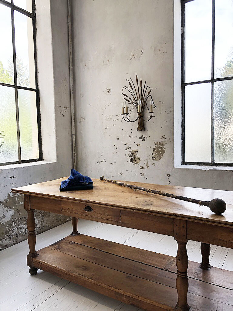 Gold metal reeds flowering wall light