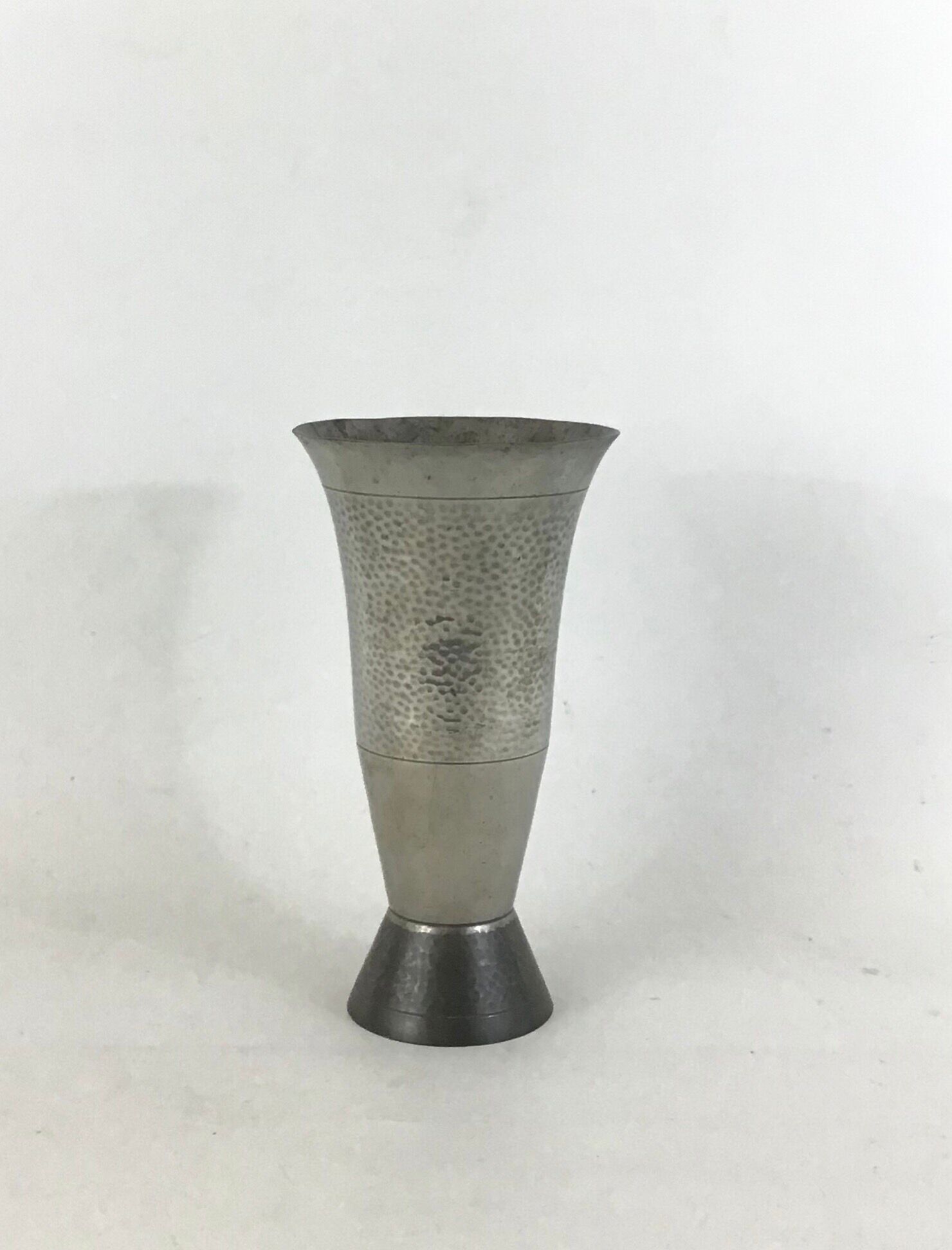 Vase en étain signé Gero Chris van der Hoef